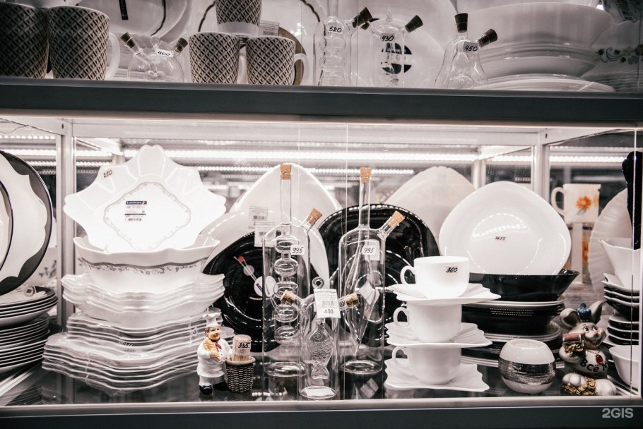 Витрина магазина посуды