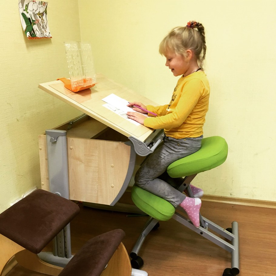 Стул для первоклассника ортопедический