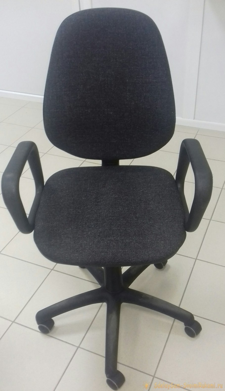 Сломанный компьютерный стул