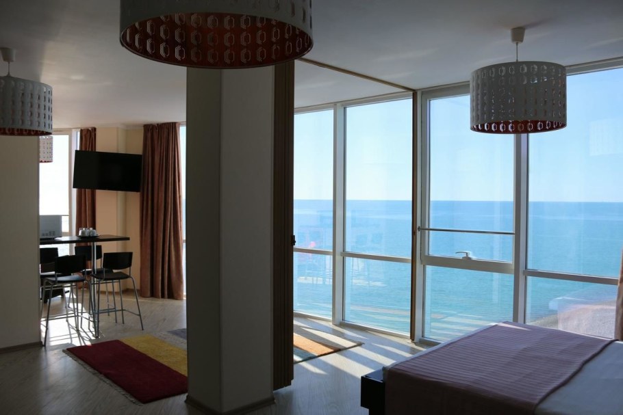 Лаза Холл Лазаревское