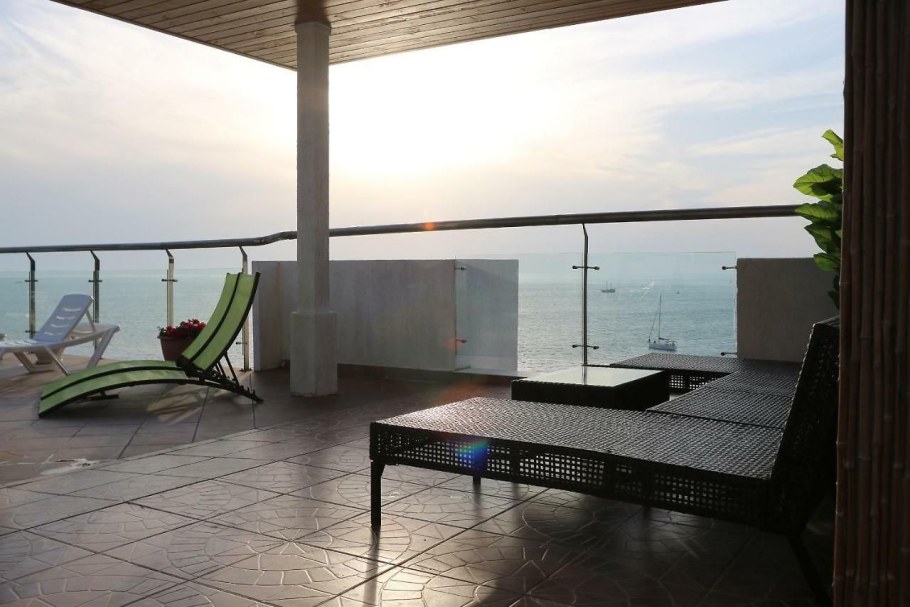 Лаза Холл Лазаревское