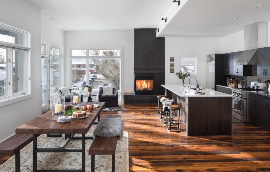 Кухня гостиная с камином планировка