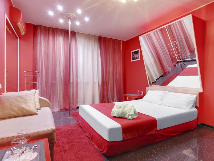 Подушкин красная комната