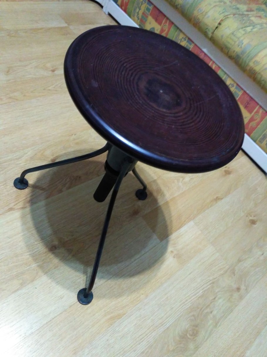 Стул для пианино Tesler b02