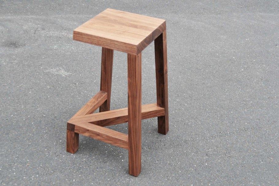 Необычный табурет