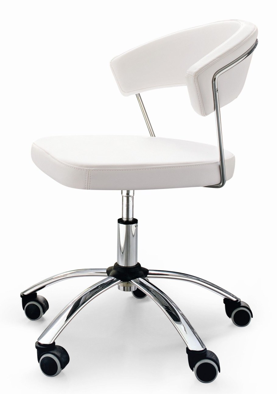 Стул на колесиках