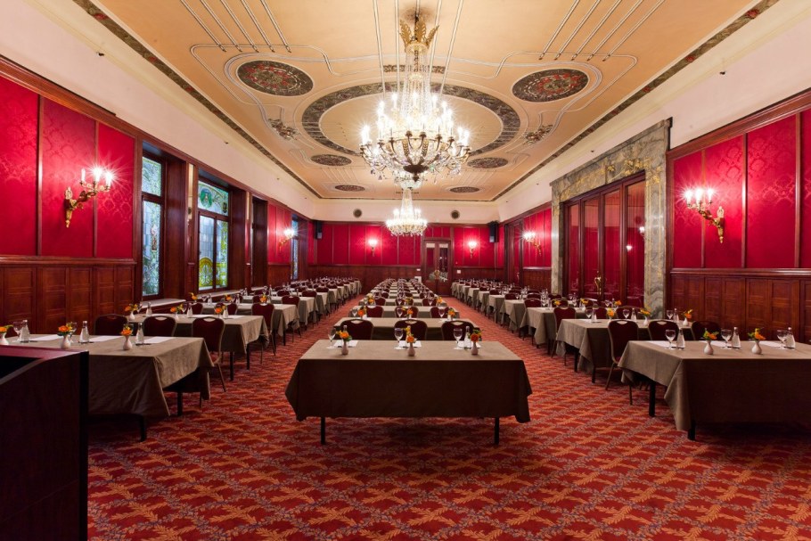 Метрополь зал Брюсов