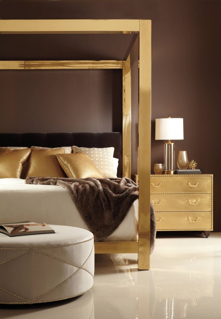 Бронза в интерьере спальни