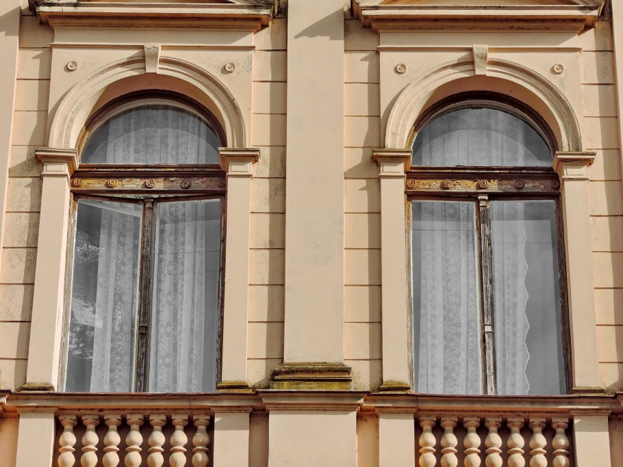 Арочные окна в архитектуре