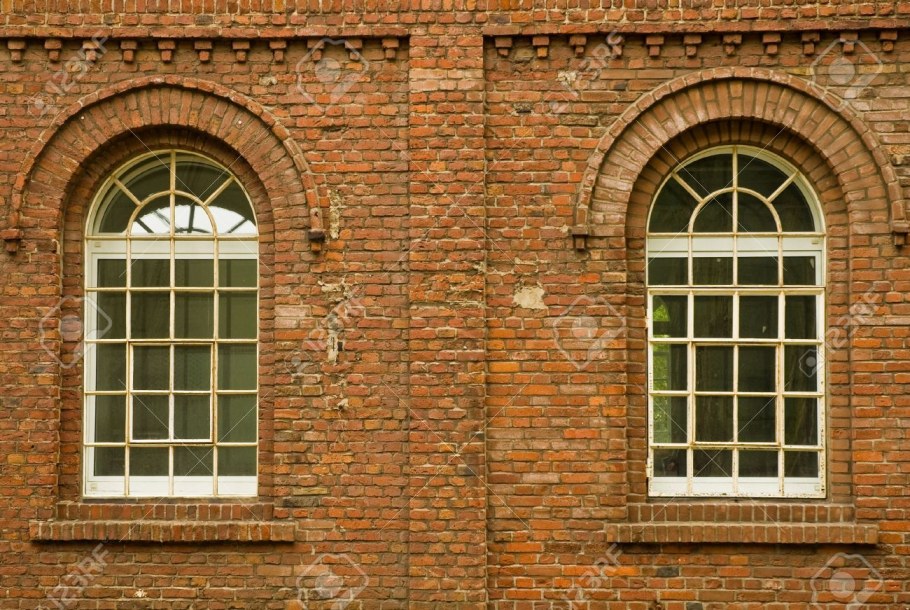 Арочные окна из кирпича