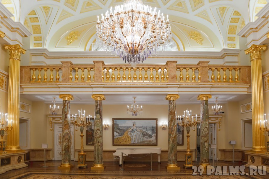 Золотом зале музея-заповедника "Царицыно".