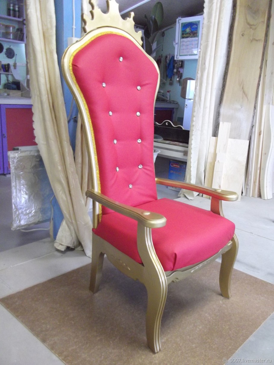 Стул детский деревянный трон