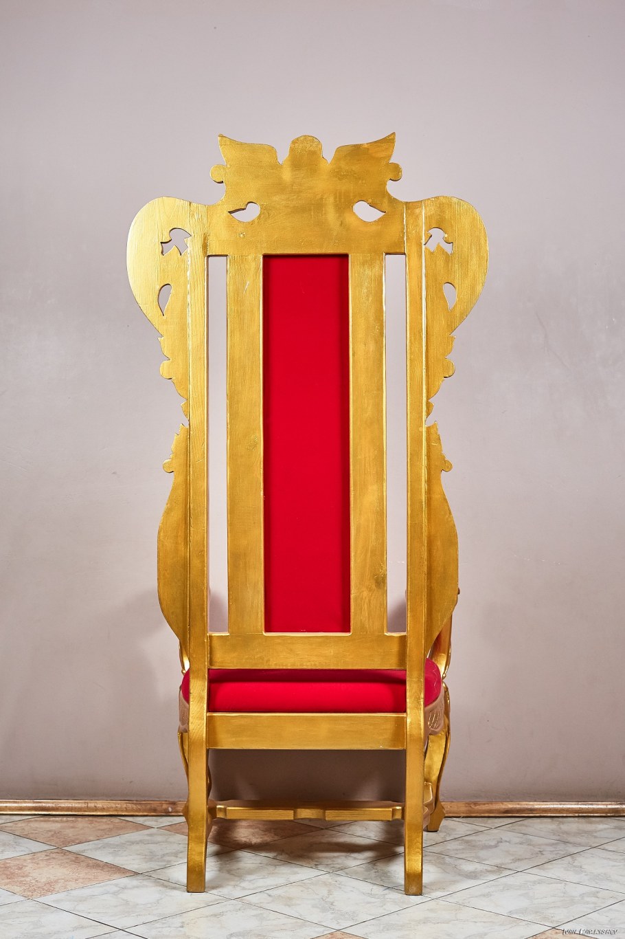 Детский стул трон