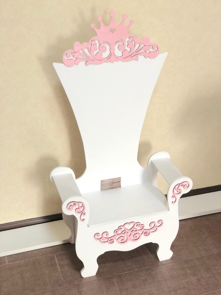 Королевский трон золотой