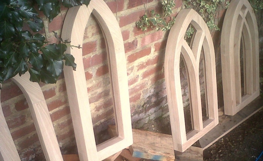 Обрамление арочных окон сайдингом