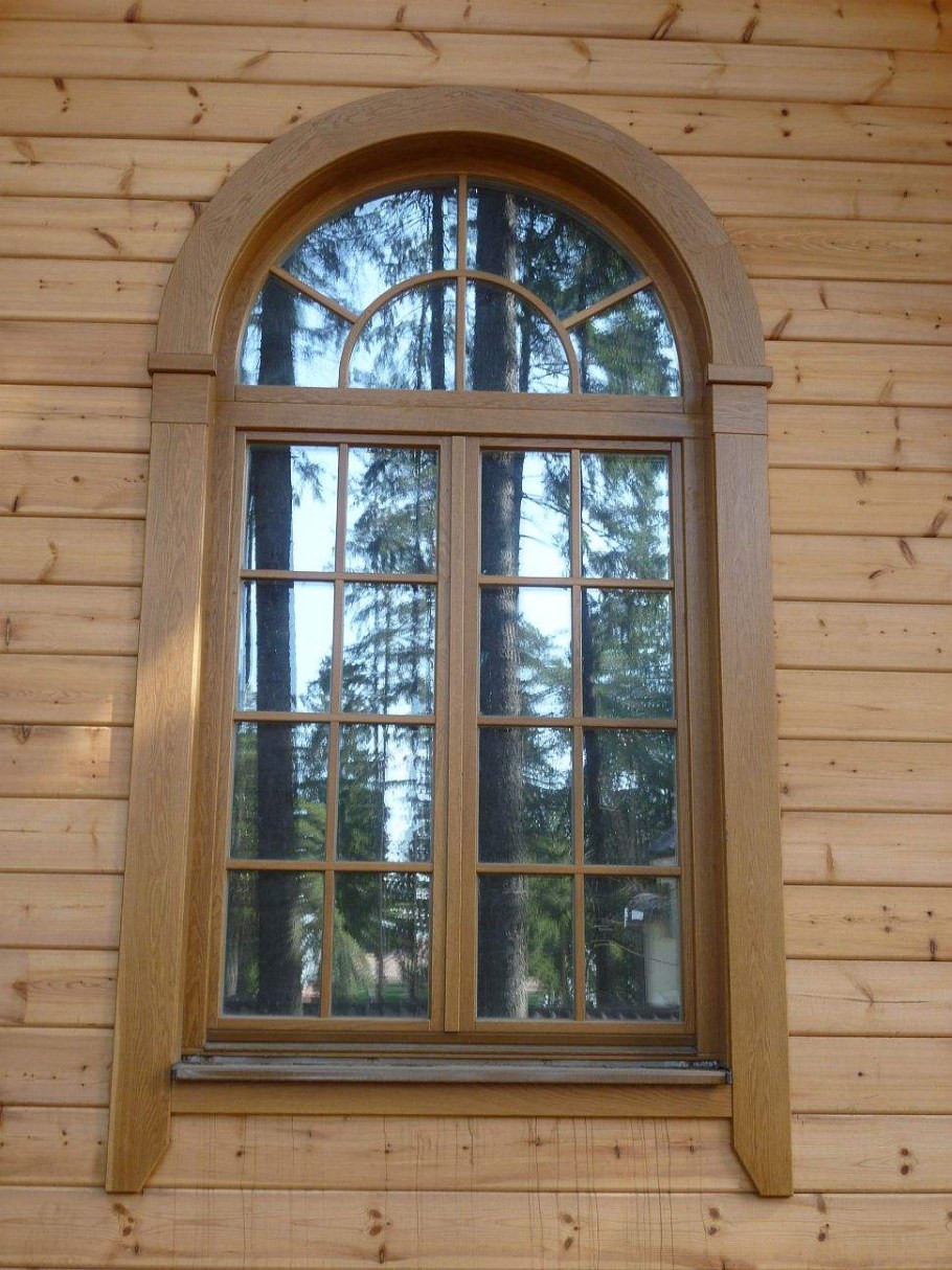 Окно полукруглое деревянное