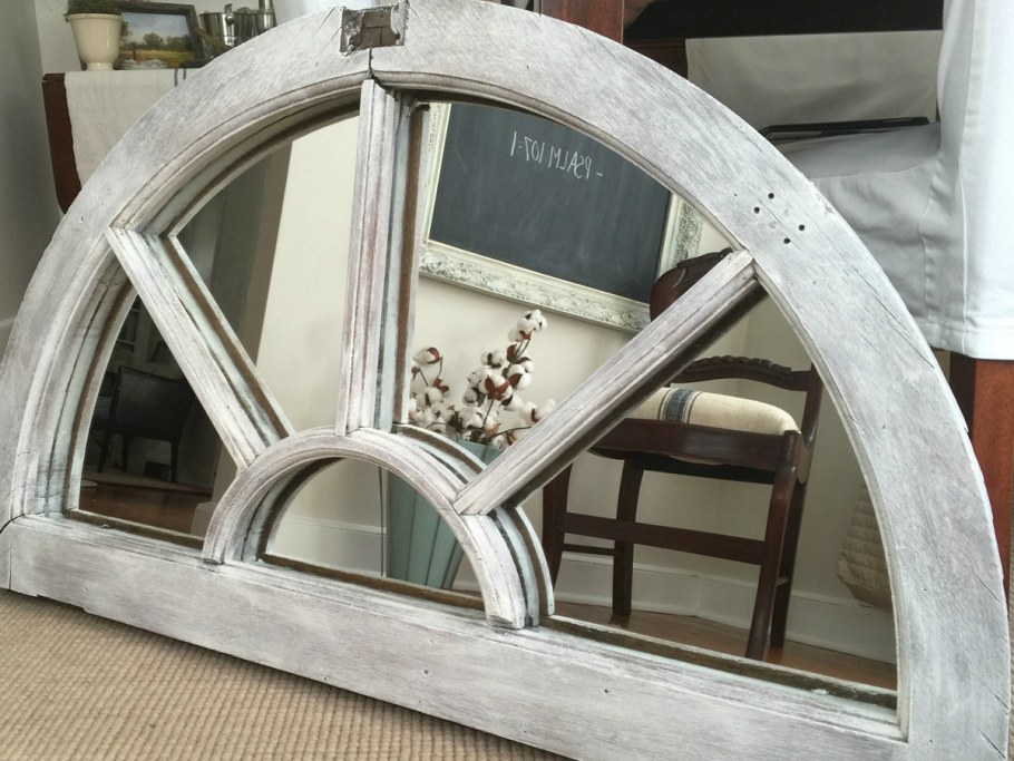 Окно полукруглое деревянное