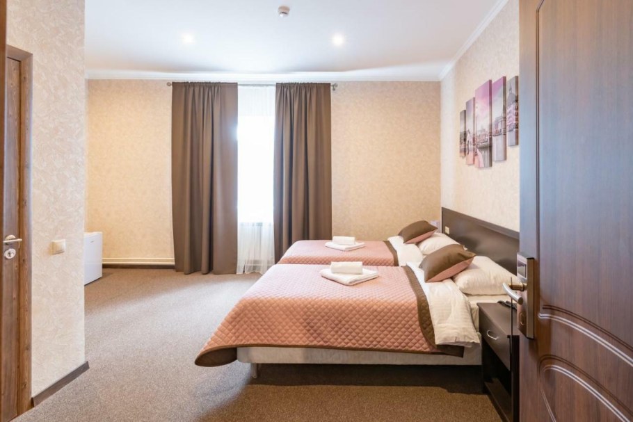 Отель Леон Щербинка