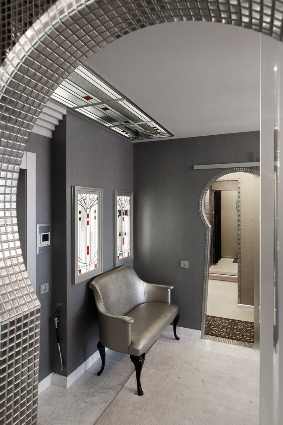 Зеркальная арка в интерьере