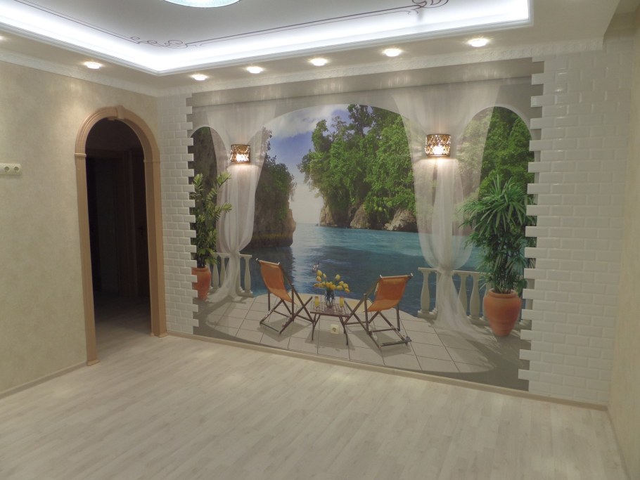 Фреска в рамке на стене