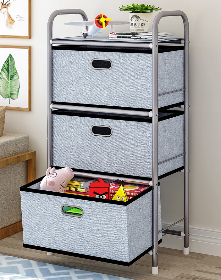 Пластмассовые ящики для хранения вещей