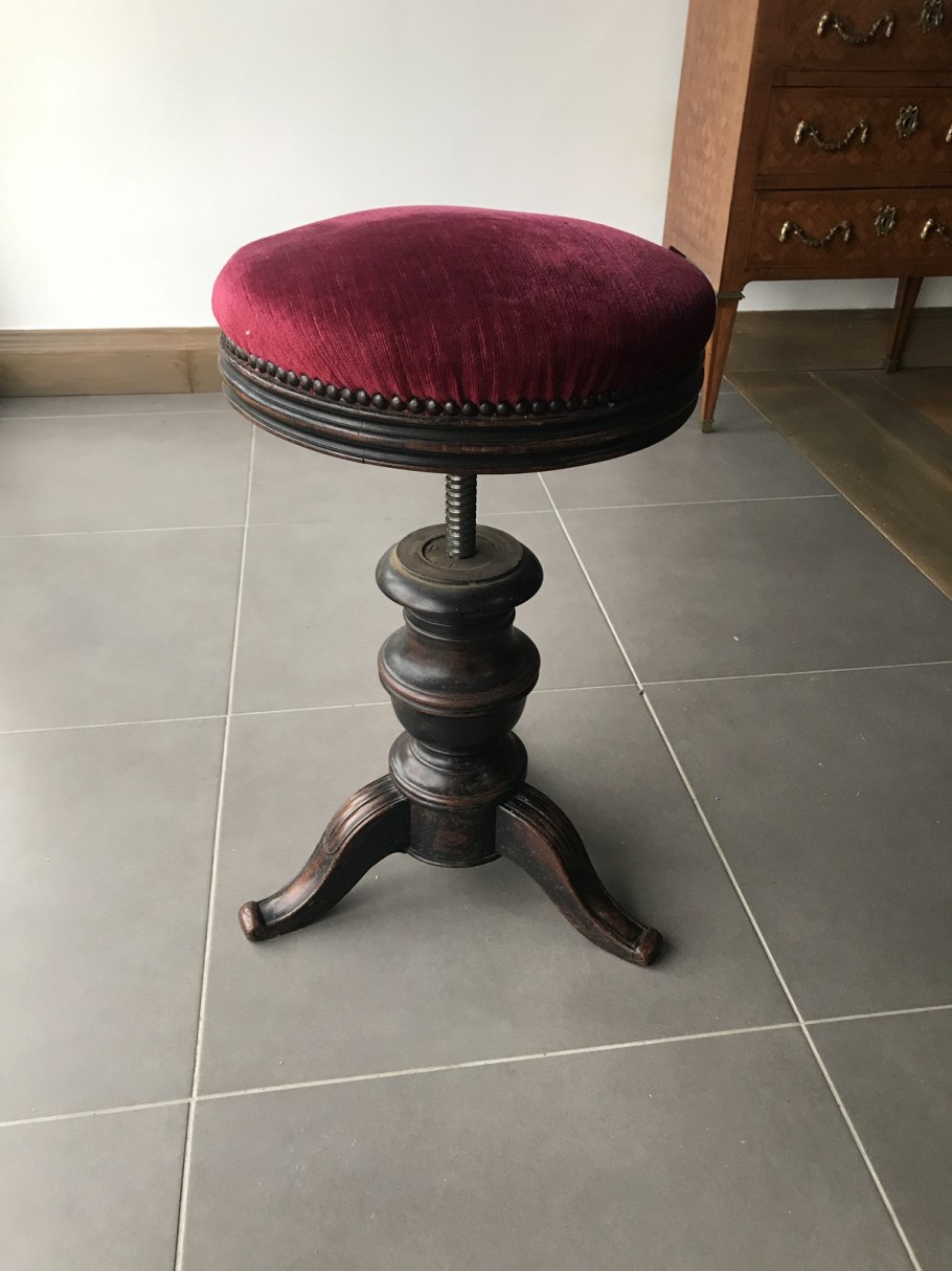 Стул для пианино