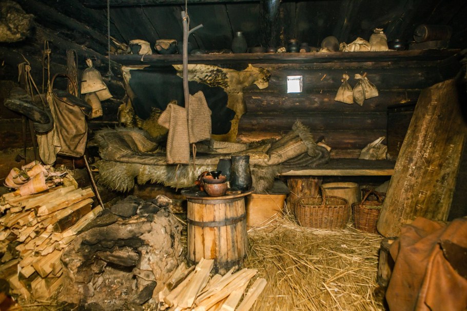 Крестьянская землянка