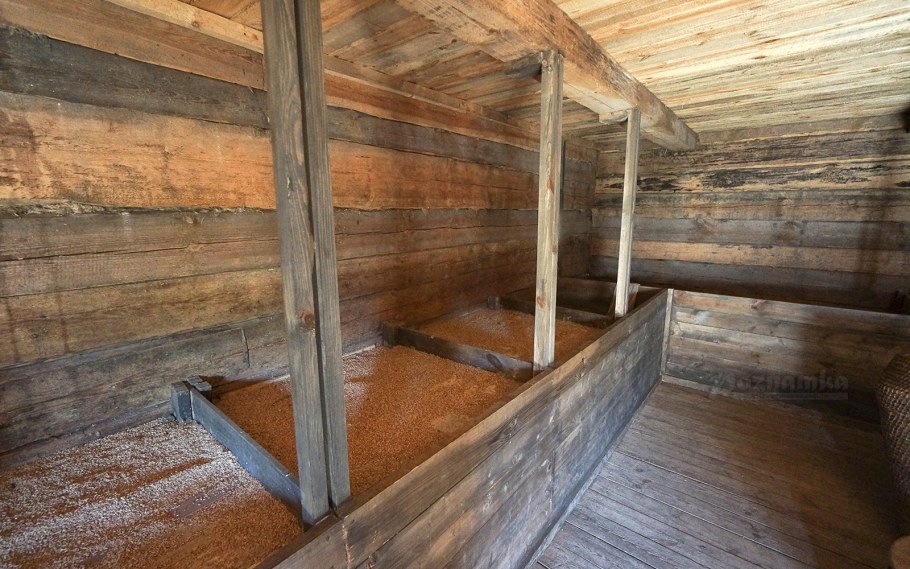Сусек в амбаре