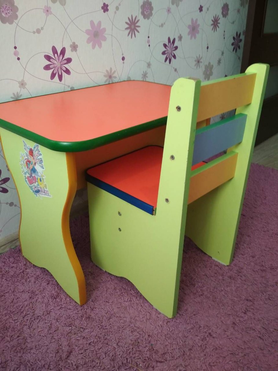 Детский стол и стульчик