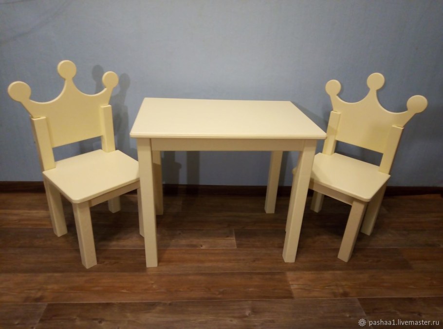 Детский столик и стульчик из массива