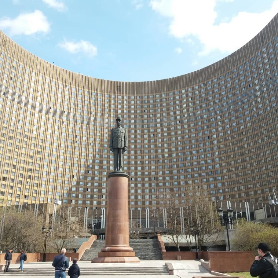 Площадь Шарль де Голль Москва