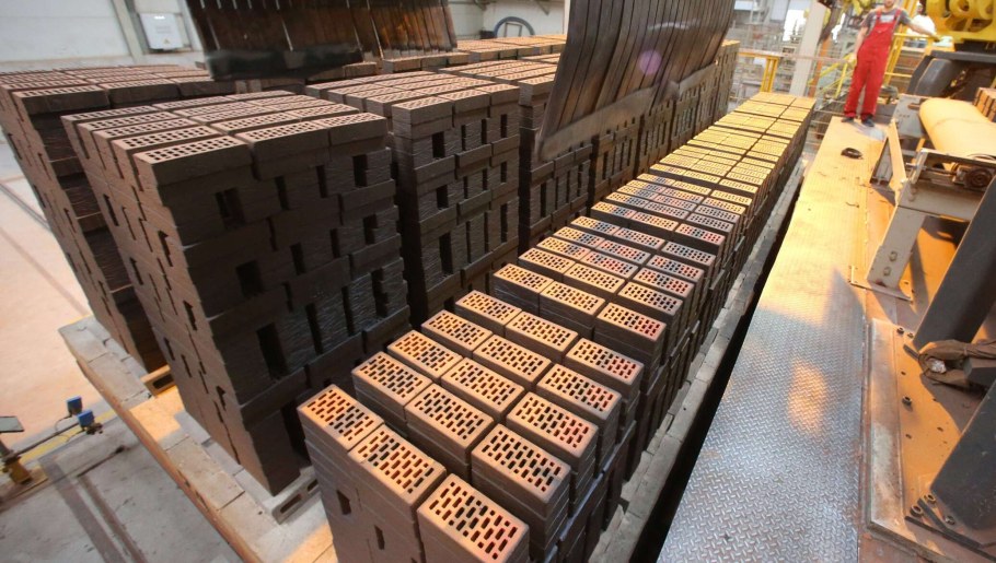 Кирпичный завод в Таджикистане