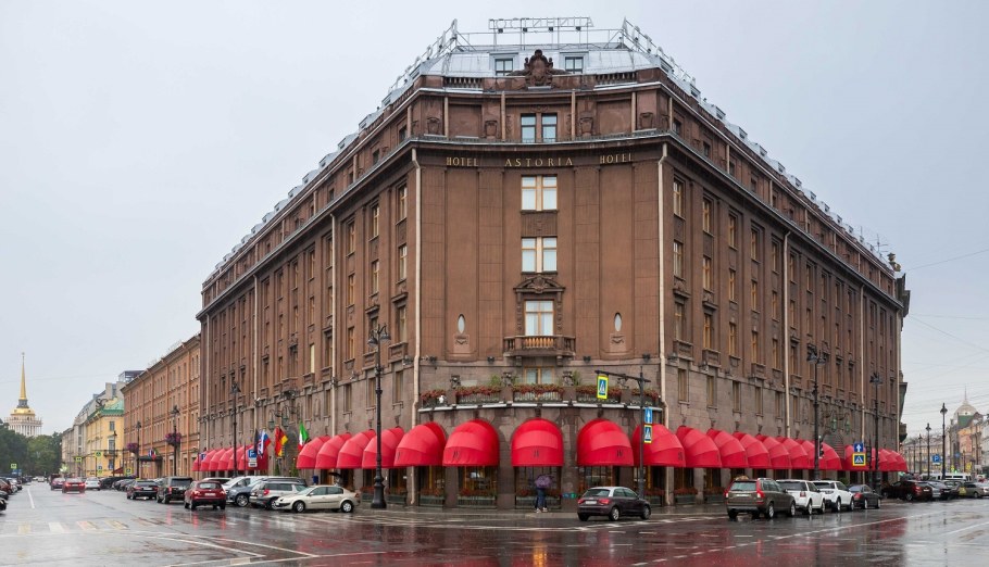 Гостиница «Астория» в Петербурге (ф. и. Лидваль, 1913—1914).