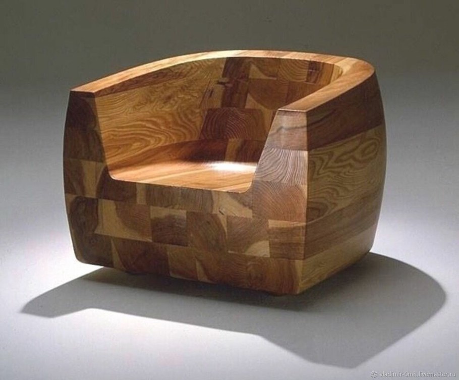 Кресло из дерева