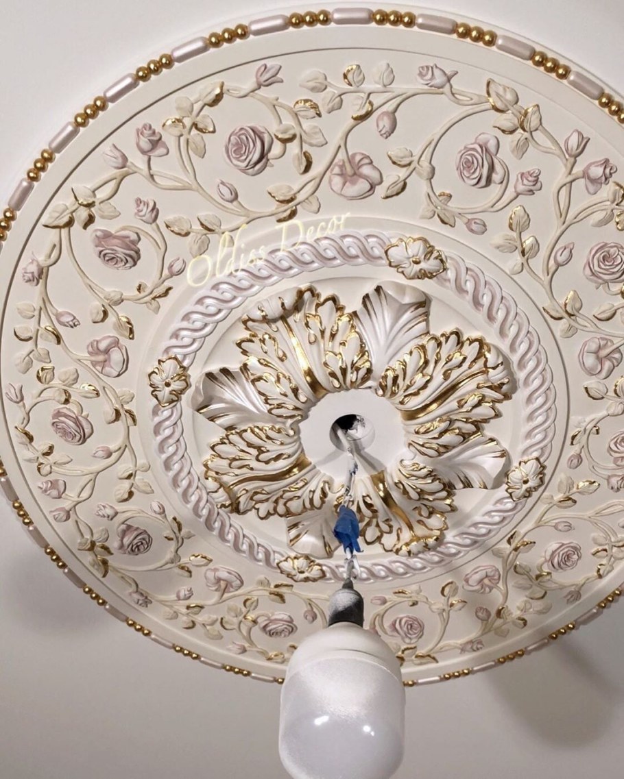 Расписная потолочная розетка