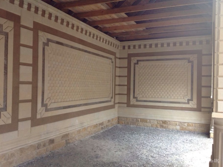 Травертин фасад версачи