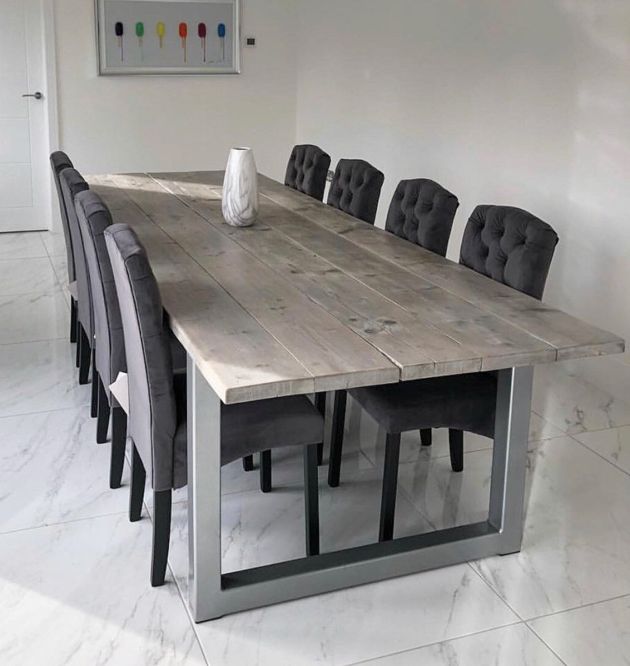 Обеденный стол на 10 персон