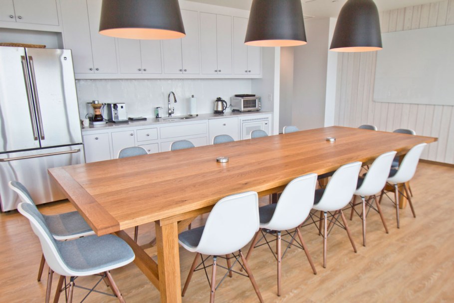 Стол кухонный длинный