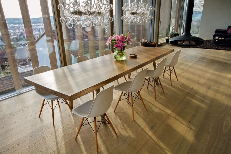 Стильные обеденные столы из дерева