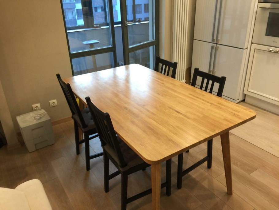 Стол деревянный обеденный