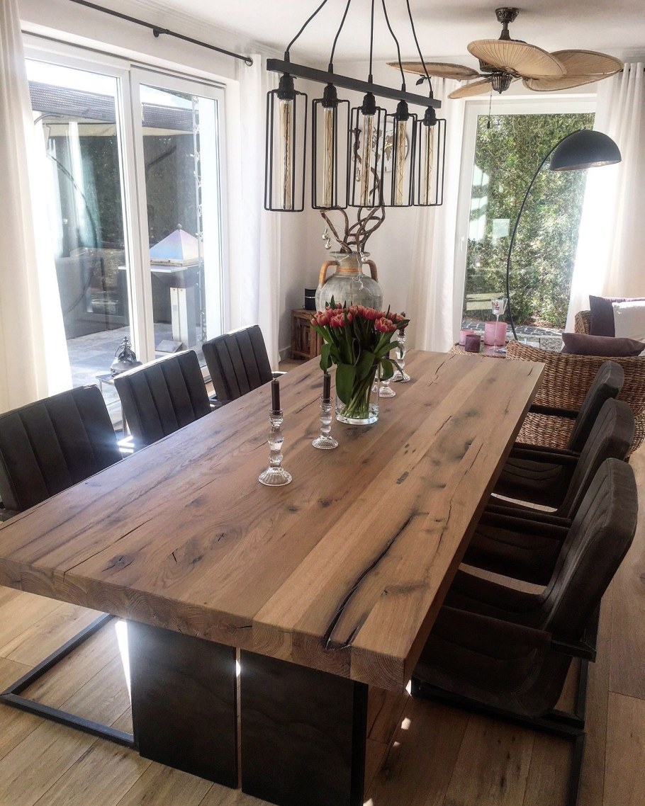 Обеденный стол из дерева современный