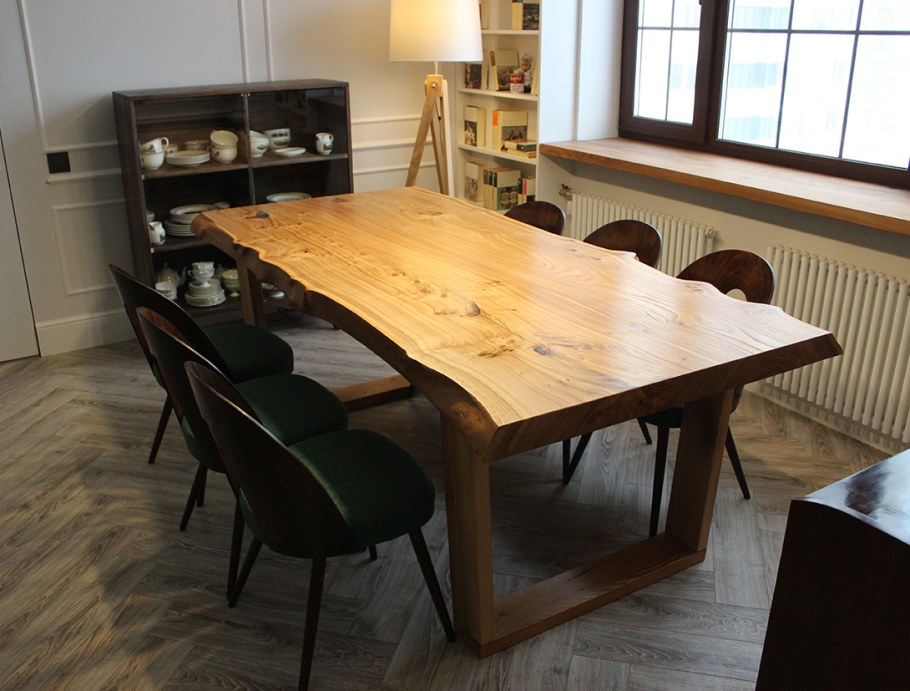 Обеденный стол из слэба карагача