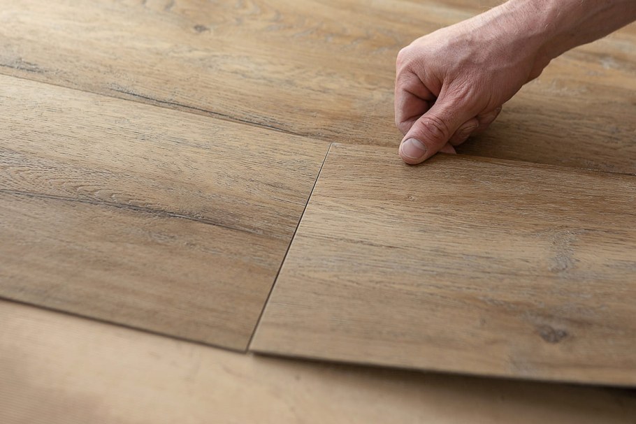 Кварц виниловый ламинат клеевой