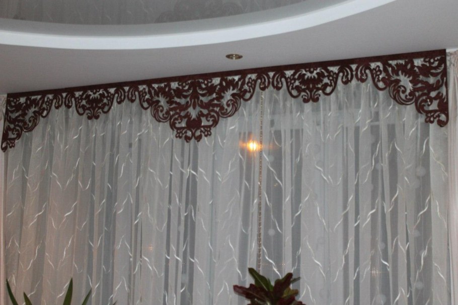 Кружевной ламбрекен