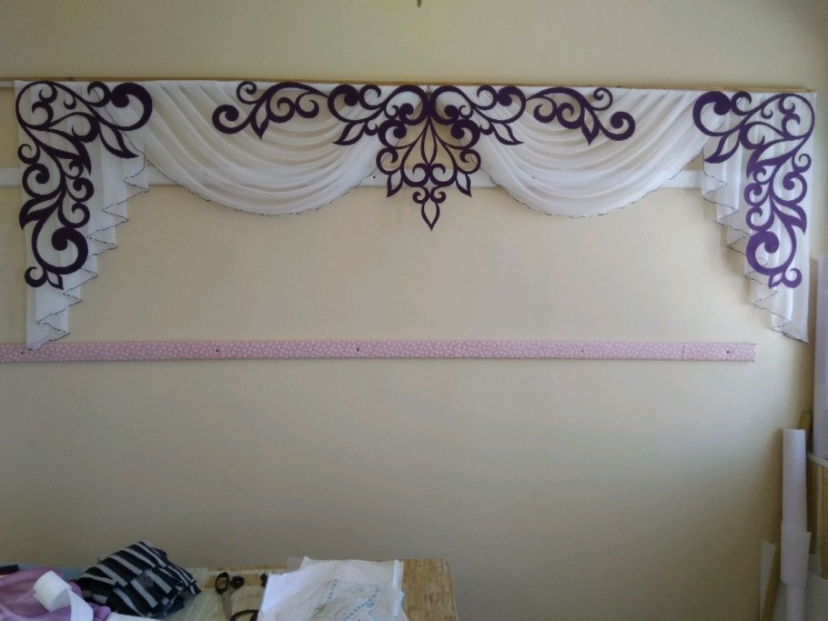 Трафаретный ламбрекен