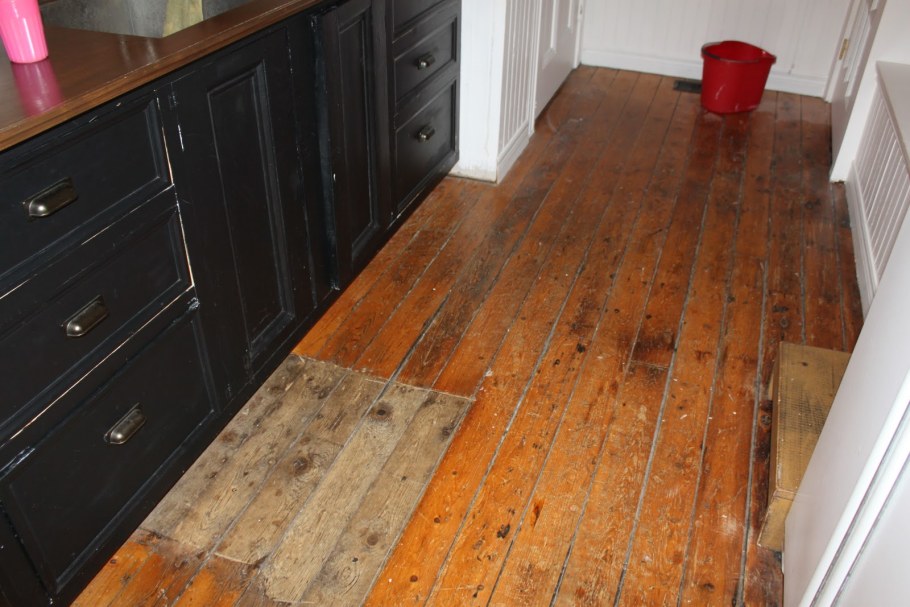 Красим старый деревянный пол