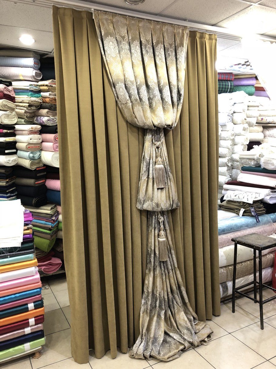 Драпировка штор на витрину