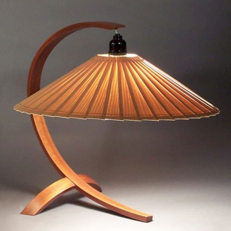 Деревянная лампа