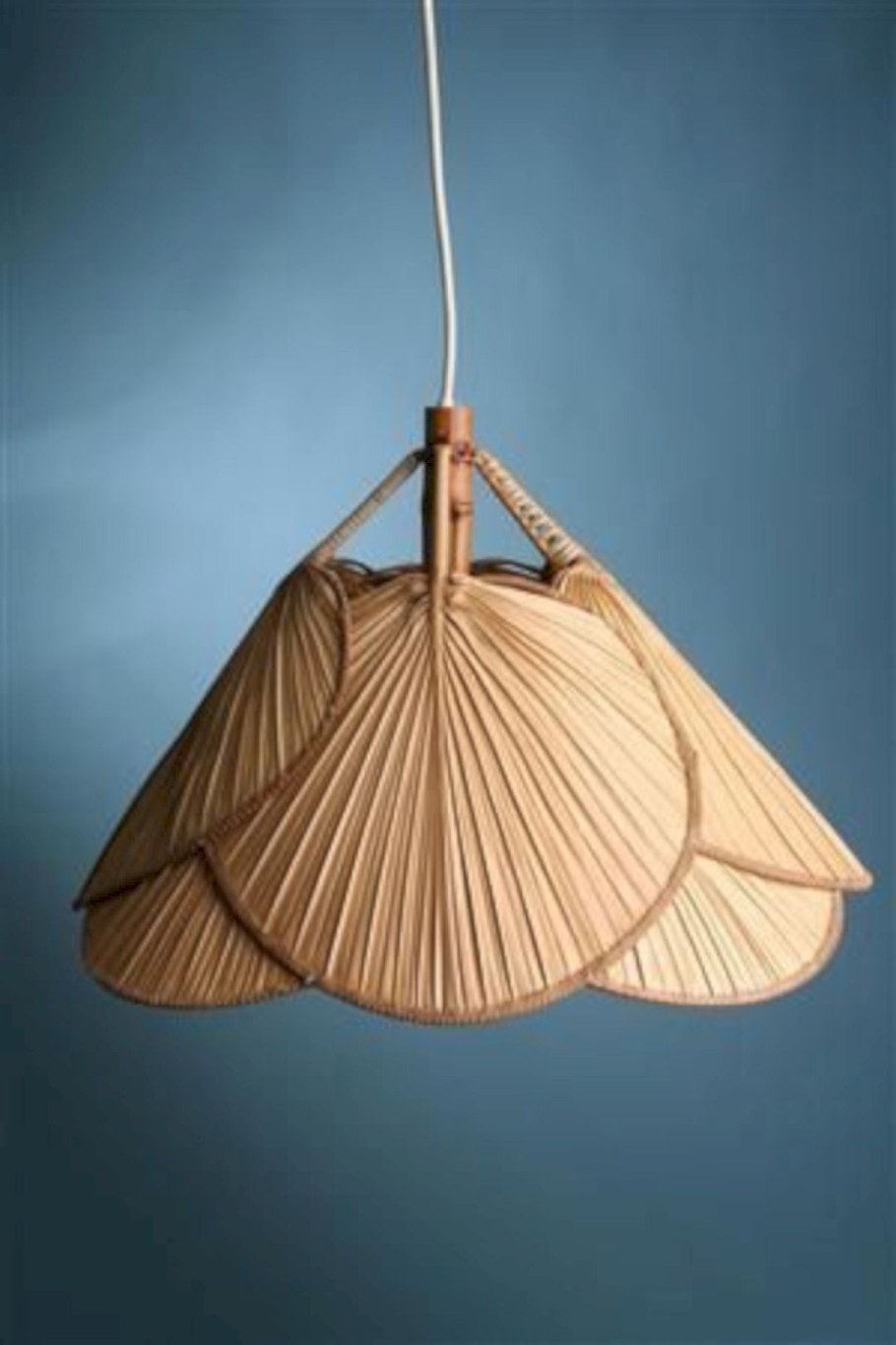 Люстры из натуральных материалов