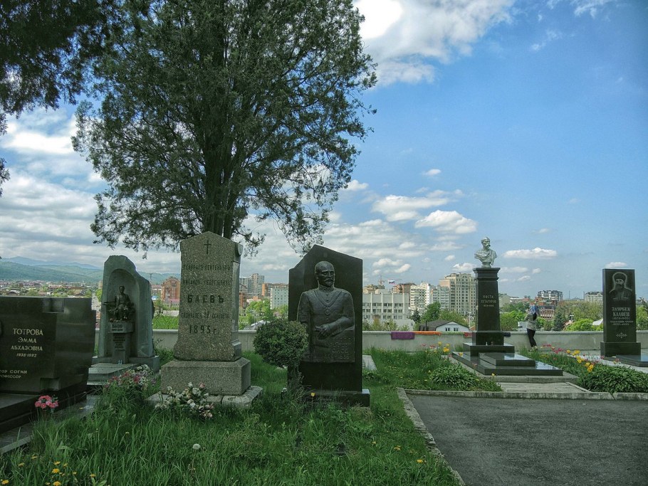 Осетинская Церковь Владикавказ некрополь